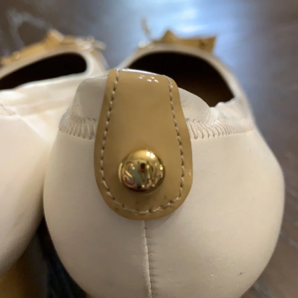 Stuart Weitzman white leather & gold beige low chunk heel pump flat Size 7.5M